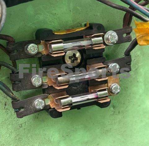 ヒューズボックス③